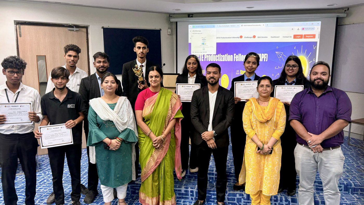 Candidates and mentors at a Flocci workshop and placement session